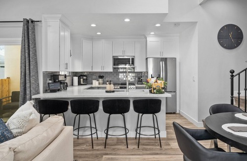 Santa Ana House | Luxury Living - Close to Disney/Beaches