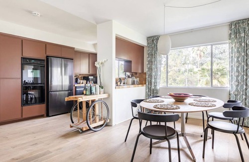 Rossmoyne House | Luxury Midcentury Home with Stunning Views, Amazing Amenities