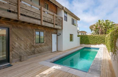 Pierpont Bay Villa | Luxury Modern Designer Beach House on Sand w/Pool