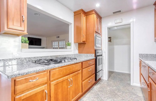 Orange House | Luxury Modern Retreat! Close to Disney!nn