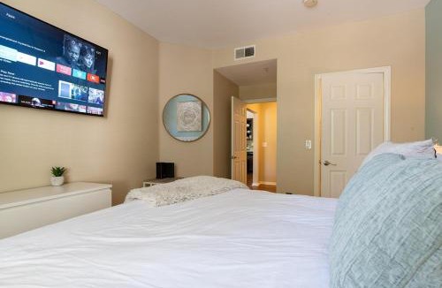 Valencia Apartment | Luxury Modern Suite, Kingbed, Fast Wifi