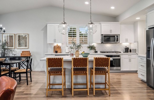 Lancaster House | LUXURY & NEWER 5 Bedroom Home w/A Large Backyard in West Lancaster!