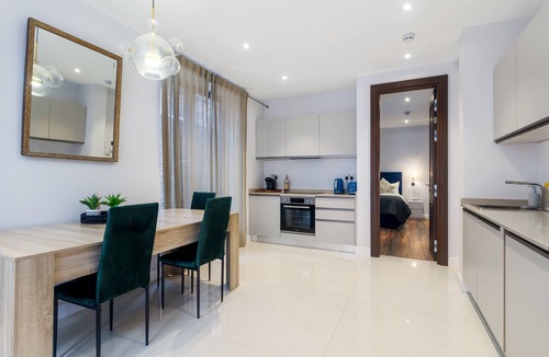 Highgate Apartment | Luxury one bedroom apartment located minutes from Hampstead Heath