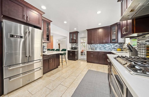 Alhambra House | Luxury PoolHouse Downtown Los Angeles