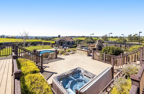 Petaluma House | Luxury property with private pool, hot tub, outdoor kitchen & tennis court