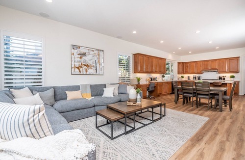 Felicita House | Luxury Retreat-Pool/HotTub/Game Room/Putting Green