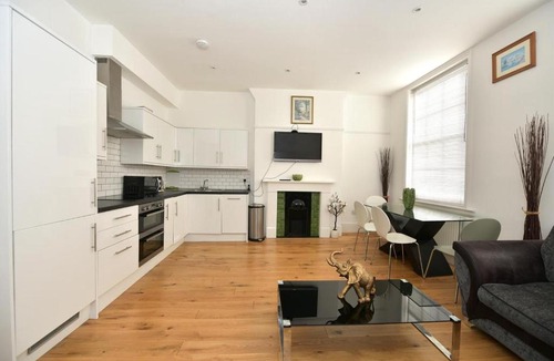 Nine Elms Apartment | Luxury Riverside 2 bedroom Apartment