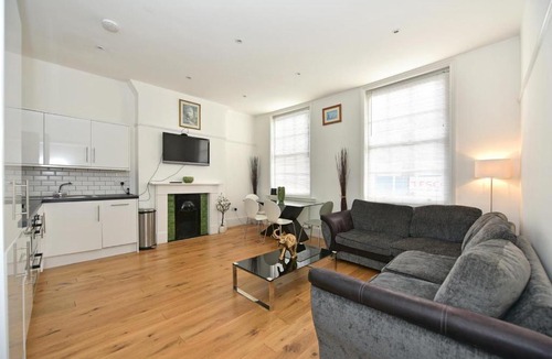 Nine Elms Apartment | Luxury Riverside 2 bedroom Apartment