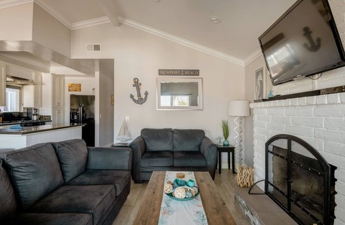 Balboa Peninsula House | Luxury Rooftop Spa Ocean/Bay Views BBQ