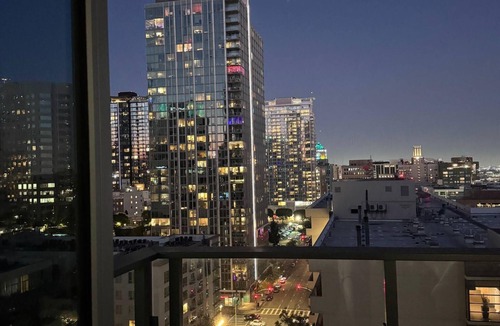 Financial District Apartment | Luxury Skyline in the heart of DTLA