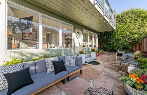 Moss Beach Apartment | Luxury Spa Retreat Guest House with Ocean View