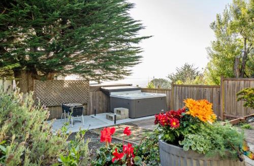 Moss Beach Apartment | Luxury Spa Retreat Guest House with Ocean View
