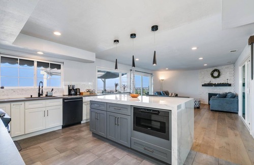 Valle Lindo Villa | Luxury Spacious 5-bedroom villa in Gated Community at Diamond Bar with AC, WiFi