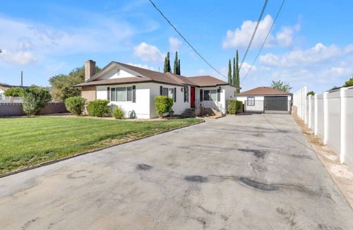 Lancaster House | Luxury Stay Near Poppy Fields, Aerospace & Antelope Valley