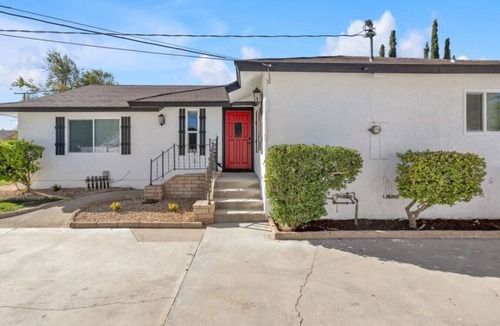 Lancaster House | Luxury Stay Near Poppy Fields, Aerospace & Antelope Valley