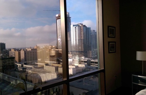 Financial District Apartment | Luxury Studio Condo - Excellent City Views. Includes Parking