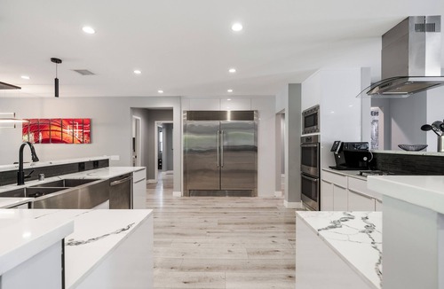 Lake Balboa Villa | Luxury Summer Getaway in Encino