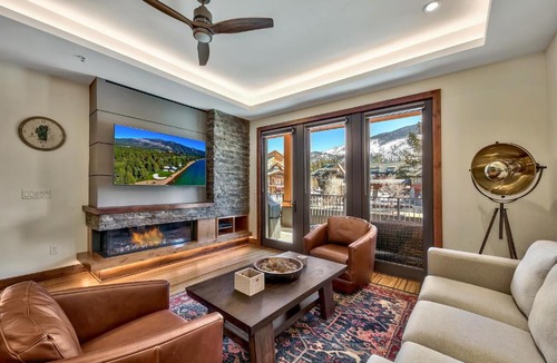 Lakeside Park Apartment | Luxury Three Bedroom Residence steps from Heavenly Village condo
