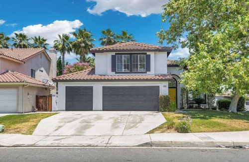 Riverside House | Luxury Tropical Modern Villa Pool/Jacuzzi & Game Room!