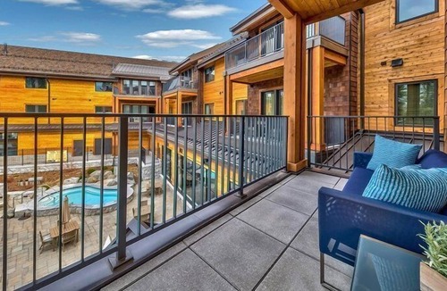 South Lake Tahoe Condo | Luxury Two Bedroom Residence steps from Heavenly Village Book 7 Nights for 10% Off by RedAwning