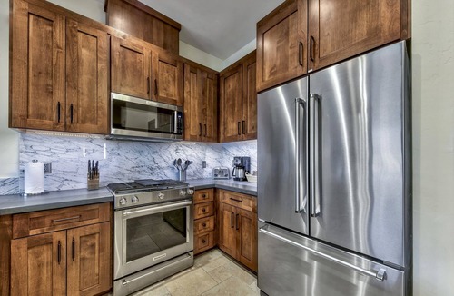 Lakeside Park Condo | Luxury Two Bedroom Residence steps from Heavenly Village Book 7 Nights for 10% Off by RedAwning