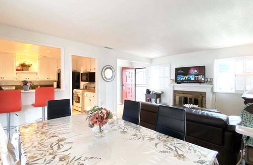 Sherwood Forest and Thistle Development House | 🌻🎈Luxury vacation home 8 minutes to Disneyland & Knott’s Berry farm✨5Br/2Ba☀️