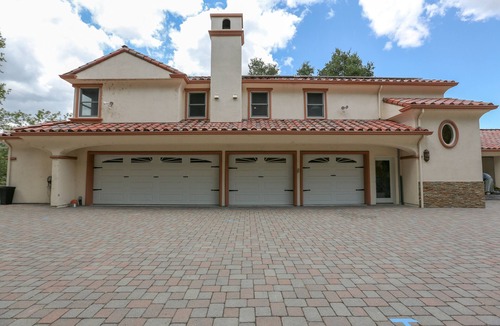 Gilroy House | Luxury Villa: Silicon Valley's 30-Acre Eden of Paradise:Lake Views & Events