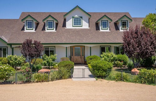 San Miguel House | Luxury Vineyard Estate-Incredible Sunset Views--3 Night Minimum!