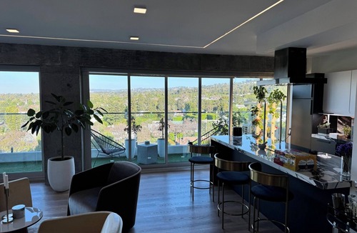 The Flats Condo | Luxury WeHo Condo w/Epic Views, Rooftop Pool & Valet