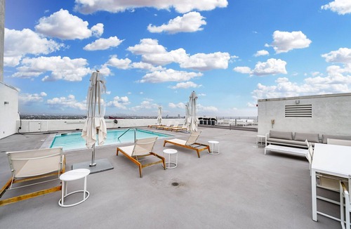 The Flats Condo | Luxury WeHo Condo w/Epic Views, Rooftop Pool & Valet