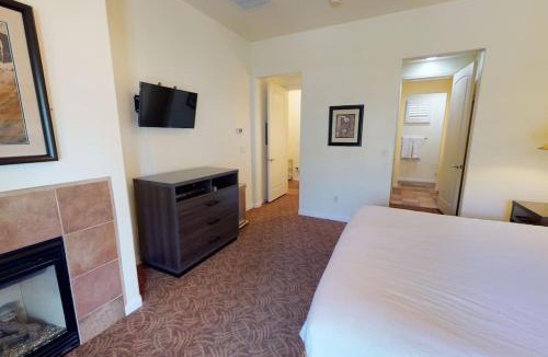 La Quinta Apartment | LV021 Single Story Studio on a Quiet Greenbelt
