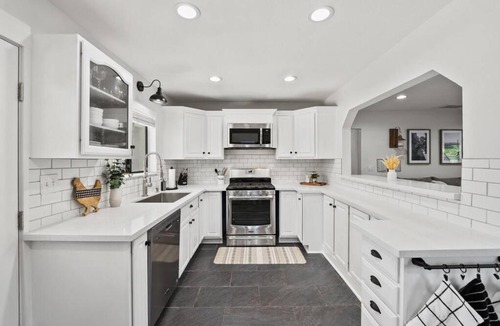Newhall House | Magic Mountain 4 Bedroom 3 Bath Escape Modern Home