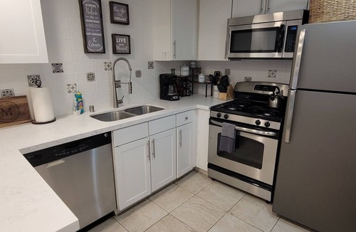Anaheim Resort Condo | Magic Mouse Vacation Rentals #3 ~ Entire Condo Next to Disneyland