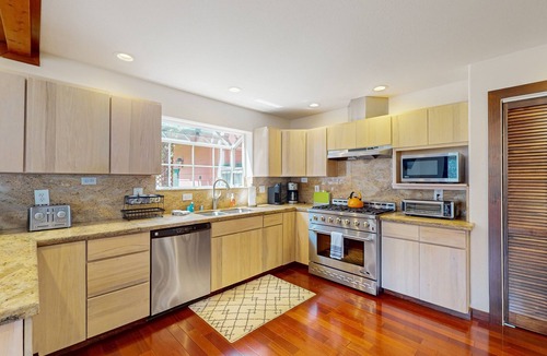 Cleone House | Magical estate & detached guest suite with hot tub, game room, pond & playset