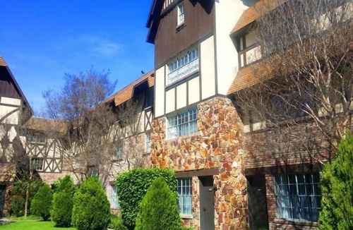 Anaheim Resort Hotel | Magical Oasis Awaits! Castle-Themed Resort with Pool & Free Disneyland Shuttle