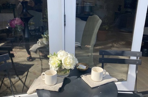 Pacific Palisades Cottage | Magical Palisades Village …walk to the Village and Ocean Bluffs