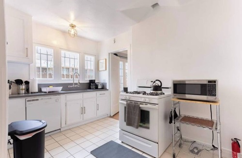Mid-Wilshire House | Magnificent House Minutes from Hollywood