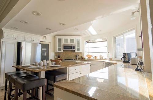 Oxnard Shores House | Magnificent Victorian-Modern House on the sand of Mandalay Beach