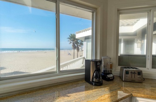 Oxnard Shores House | Magnificent Victorian-Modern House on the sand of Mandalay Beach