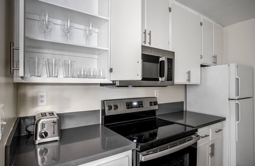 Westwood Apartment | Magnificent Westwood 1BR, close to UCLA, by Blueground