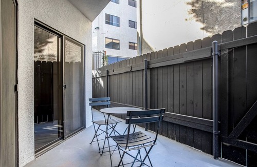 Westwood Apartment | Magnificent Westwood 1BR, close to UCLA, by Blueground