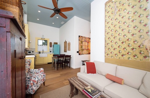 Los Alamos Apartment | Magnolia residence, located downtown between the Union Hotel & Bells restaurant.