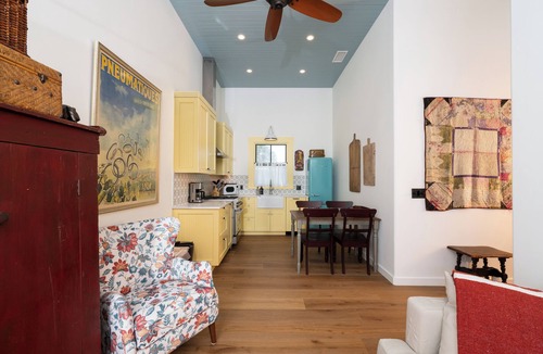 Los Alamos Apartment | Magnolia residence, located downtown between the Union Hotel & Bells restaurant.