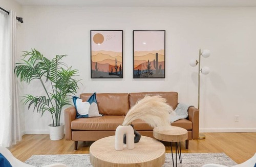 Northwest Anaheim House | Main + ADU Home 8 mins to Disney | Playground