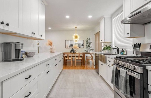 Northwest Anaheim House | Main + ADU Home 8 mins to Disney | Playground