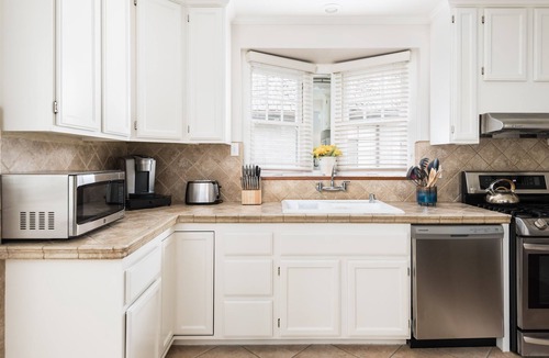 Riverside House | Majestic Family Home*Minutes to Downtown Riverside*Perfect for big groups*Clean