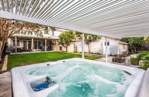 Riverside House | Majestic Family Home*Minutes to Downtown Riverside*Perfect for big groups*Clean