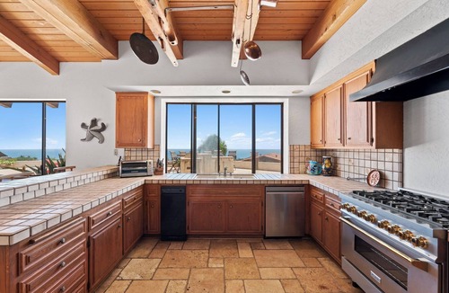 Central Malibu House | MAJESTIC MALIBU HOME, SWEEPING OCEAN VIEWS, 4 MIN TO BEACH, 4 BDRMs, 4 BATHS