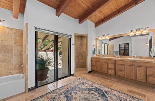 Central Malibu House | MAJESTIC MALIBU HOME, SWEEPING OCEAN VIEWS, 4 MIN TO BEACH, 4 BDRMs, 4 BATHS