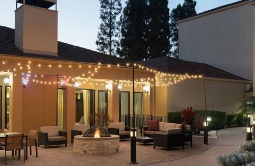 El Segundo House | Make Your Trip More Enjoyable! 2 Comfortable Units, Pets are Allowed